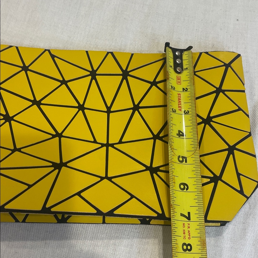 1212104 Patrizia Luca Yellow and Black Geometric Clutch - Picture 6 of 7